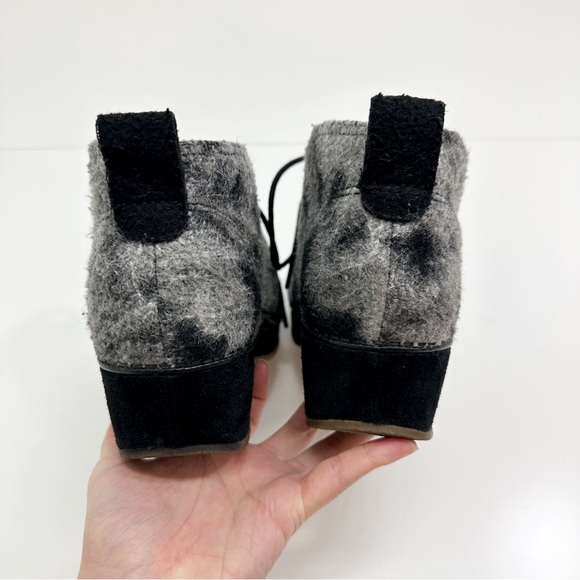 Dansko Lucille Wool Lace Up Chukka Ankle Boots in Grey and Black - Picture 6 of 10